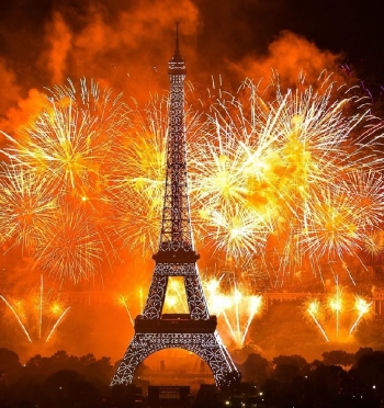 Capodanno in Francia Partenza da Cagliari Tour Parigi Mont S.Michel Castelli della Loira Angers dal 30 Dicembre al 5 Gennaio 2018 da 1220 €